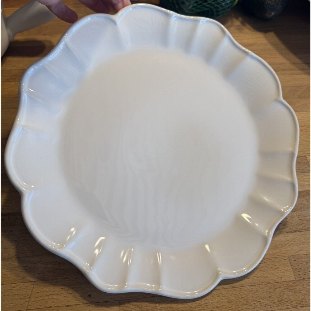Pottery Barn Juliana Monique Lhuillier White Scalloped Rim 11" Plate Set Of 4
